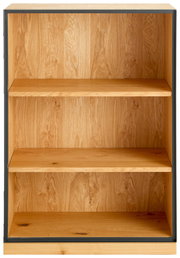 Holzregal mit drei offenen Fächern, frontal betrachtet