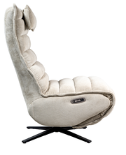 Seitenansicht einer beigen Relaxliege mit gepolstertem Design und verstellbarer Kopfstütze auf einem schwarzen Drehfuß.