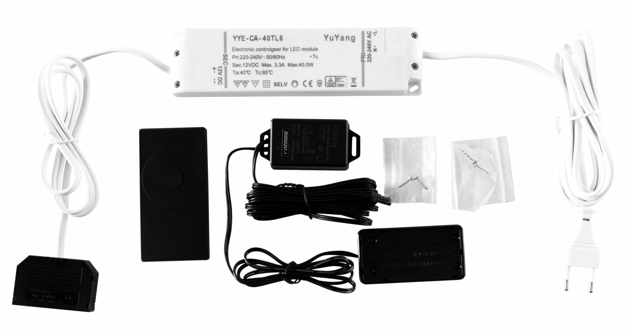 Funkfernbedienungs-Set mit Empfänger, Fernbedienung, Kabeln und Montagematerial, aus der Vogelperspektive fotografiert.