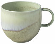 Keramikbecher mit Henkel in sanften Grüntönen, seitliche Perspektive