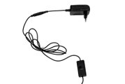 Schwarzes Steckernetzteil mit Eurostecker und langem Kabel inklusive Inline-Ein/Aus-Schalter, freigestellt auf weißem Hintergrund, Draufsicht