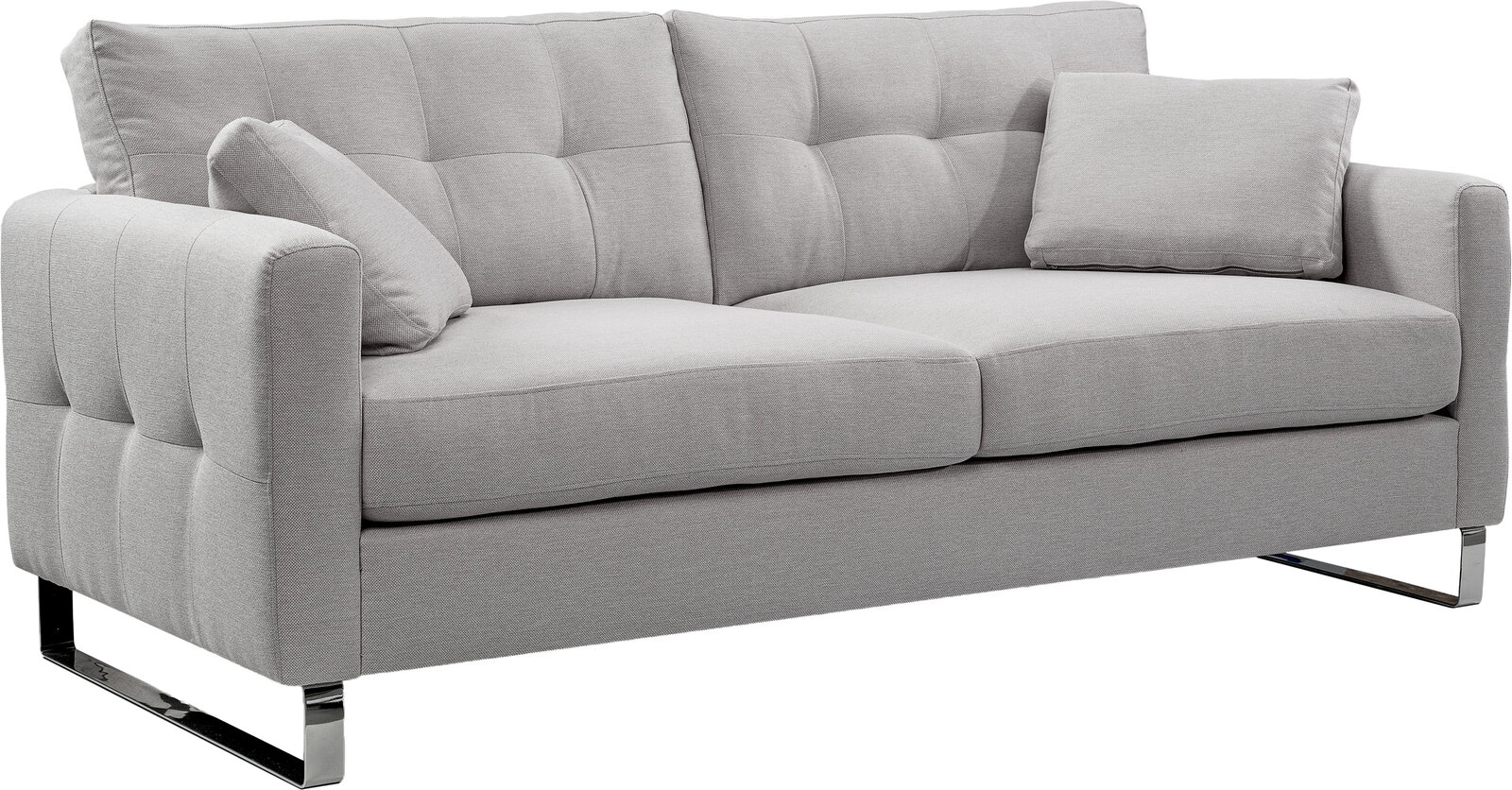 MID.YOU Sofa 2,5 Sitzer HERA Hellgraues 2-Sitzer-Sofa mit gepolsterter, gesteppten Rückenlehne, zwei Kissen und verchromten Kufenfüßen, in schräger Frontansicht von links freigestellt auf weißem Hintergrund.