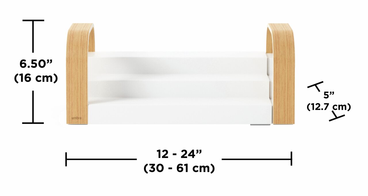 Frontalansicht eines dreistufigen Gewürzregals mit weißen Ablagen und gebogenen Holzseiten, Maße: 16 cm hoch, 12,7 cm tief, 30-61 cm breit.