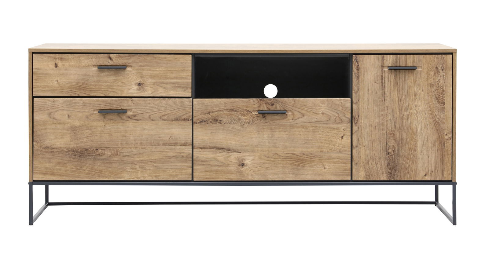 Frontale Ansicht einer modernen Wandkombination aus Holz mit Metallgriffen und einem offenen Fach in der Mitte.