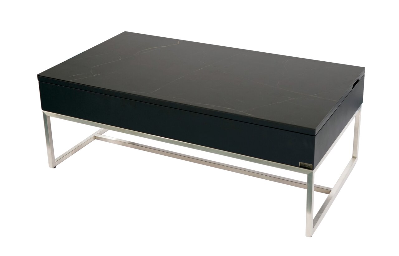 Moderner Couchtisch mit schwarzer Tischplatte und silbernem Metallgestell, seitliche Perspektive