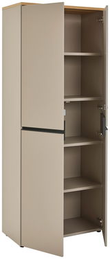 Hoher Aktenschrank mit geöffneter Tür, beige Farbe, mehrere Regalböden sichtbar, seitliche Perspektive
