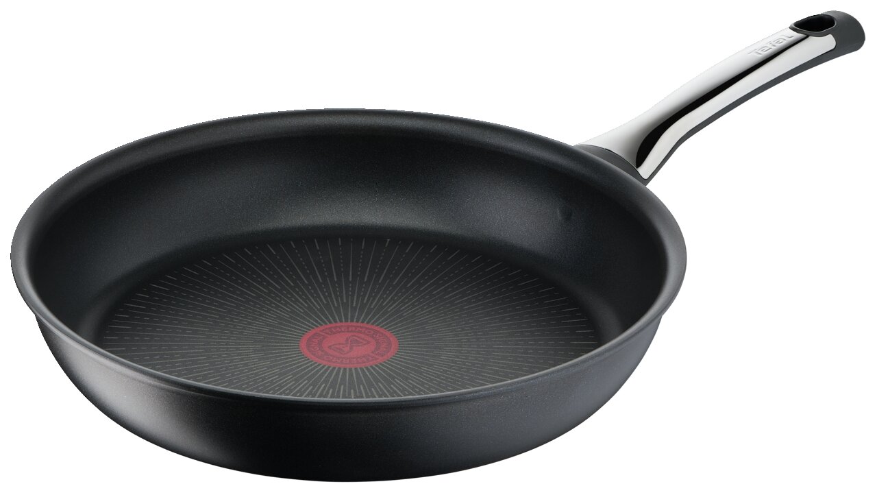 Bratpfanne Excellence 32cm aus der Vogelperspektive mit schwarzer Antihaftbeschichtung und ergonomischem Griff.