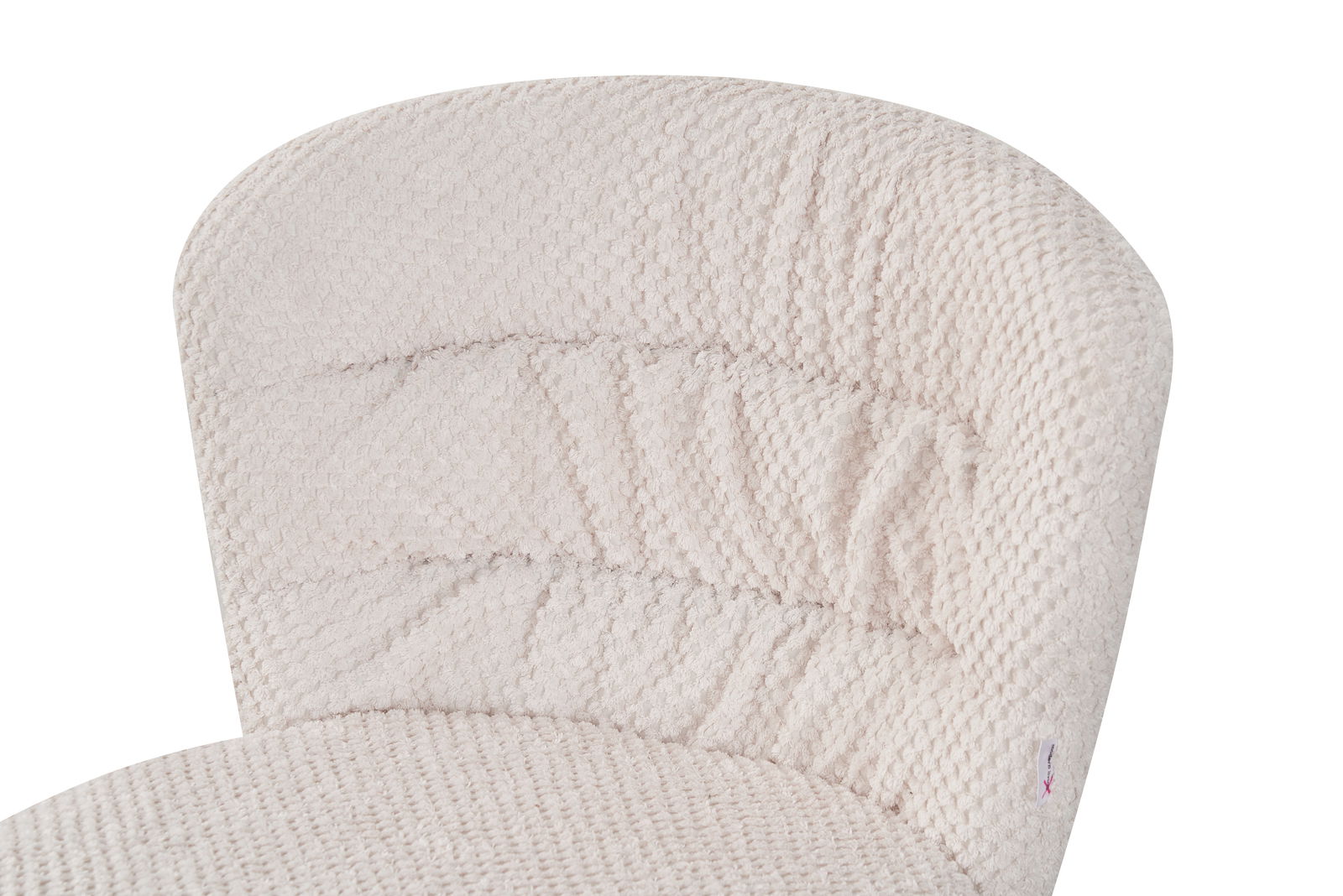 Nahaufnahme eines Stuhls mit cremefarbener, strukturierter Polsterung, Ansicht von oben.
