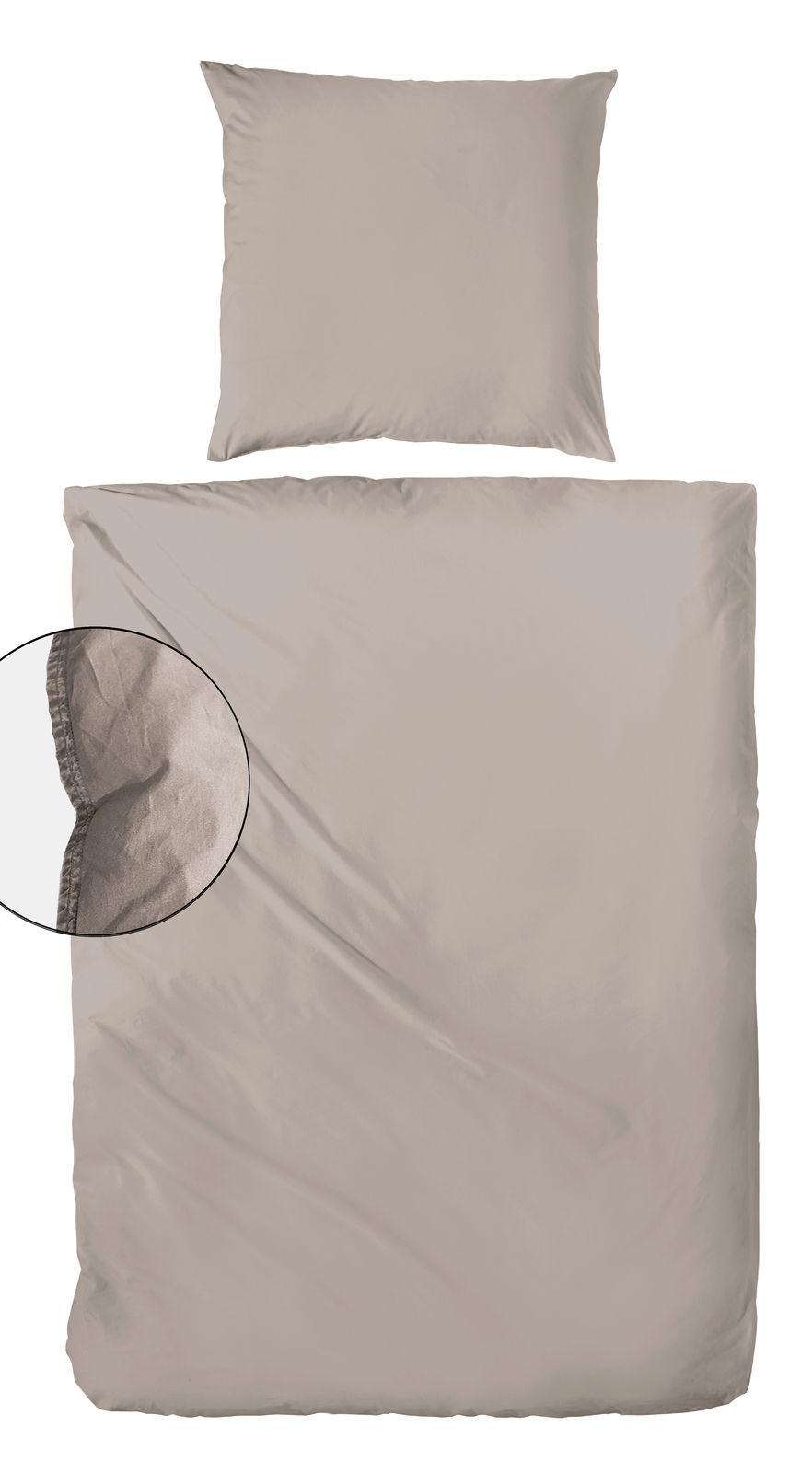 Bettwäsche-Set in Beige, bestehend aus einem Kissenbezug und einem Bettdeckenbezug, aus der Vogelperspektive fotografiert.