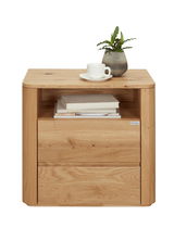 Nachtkonsole aus Holz mit zwei Schubladen, darauf eine Tasse und eine Pflanze, frontale Ansicht