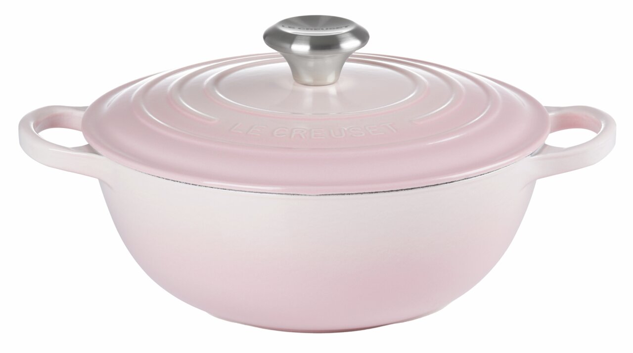 LE CREUSET La Mermite braadpan 24 cm Shell Pink SIGNATURE Rosa La Marmite 24 cm van Le Creuset, zijaanzicht