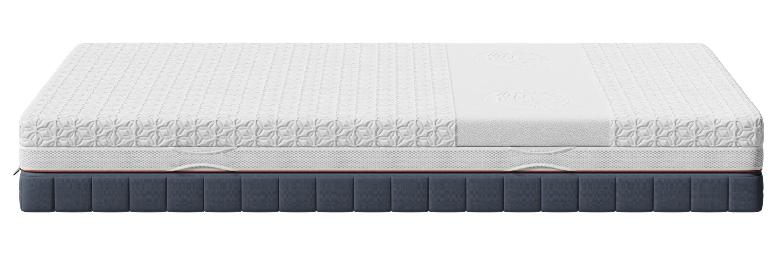 Wit matras met decoratief bloemreliëf, ademende zijband en donkergrijze, gestoffeerde basis, weergegeven vanuit schuin vooraanzicht.