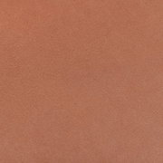 Nahaufnahme einer orangefarbenen, strukturierten Oberfläche eines Stuhlsitzes.