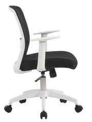 Moderner Drehstuhl in Seitenansicht mit schwarzem Sitz und Rückenlehne sowie weißen Armlehnen und Gestell.