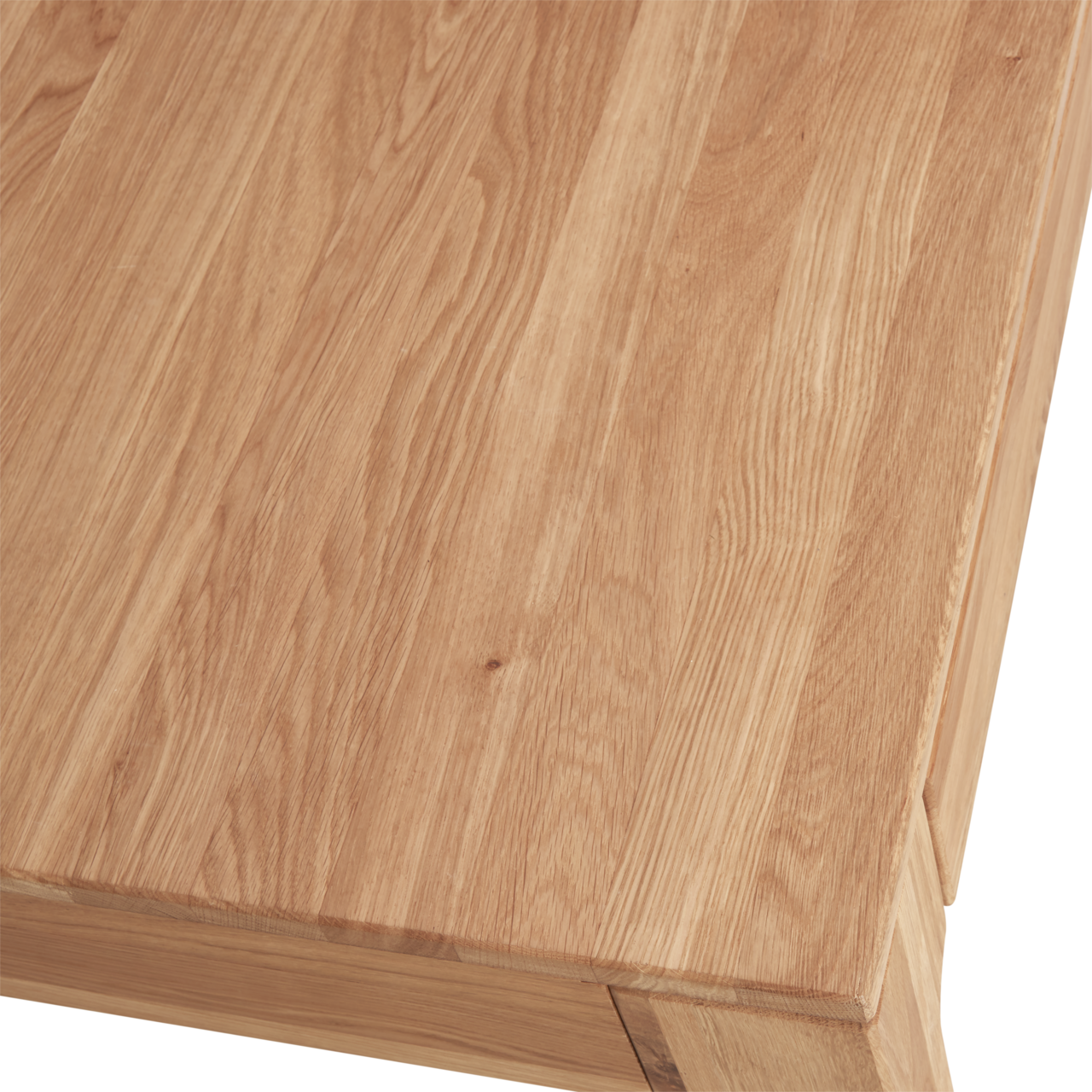 Nahaufnahme eines Schreibtisches aus hellem Holz mit sichtbarer Maserung, von oben betrachtet.