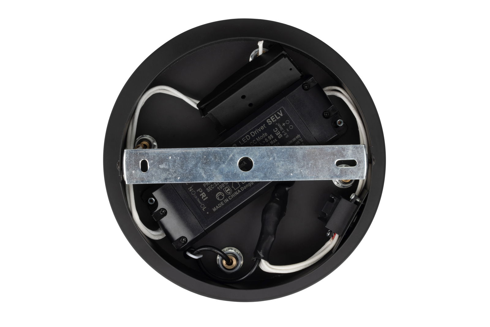 Ansicht von unten auf die LED-Hängeleuchte mit sichtbaren Kabeln und einem Metallträger.