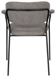 Rückansicht eines grauen Armlehnenstuhls mit schwarzem Metallrahmen