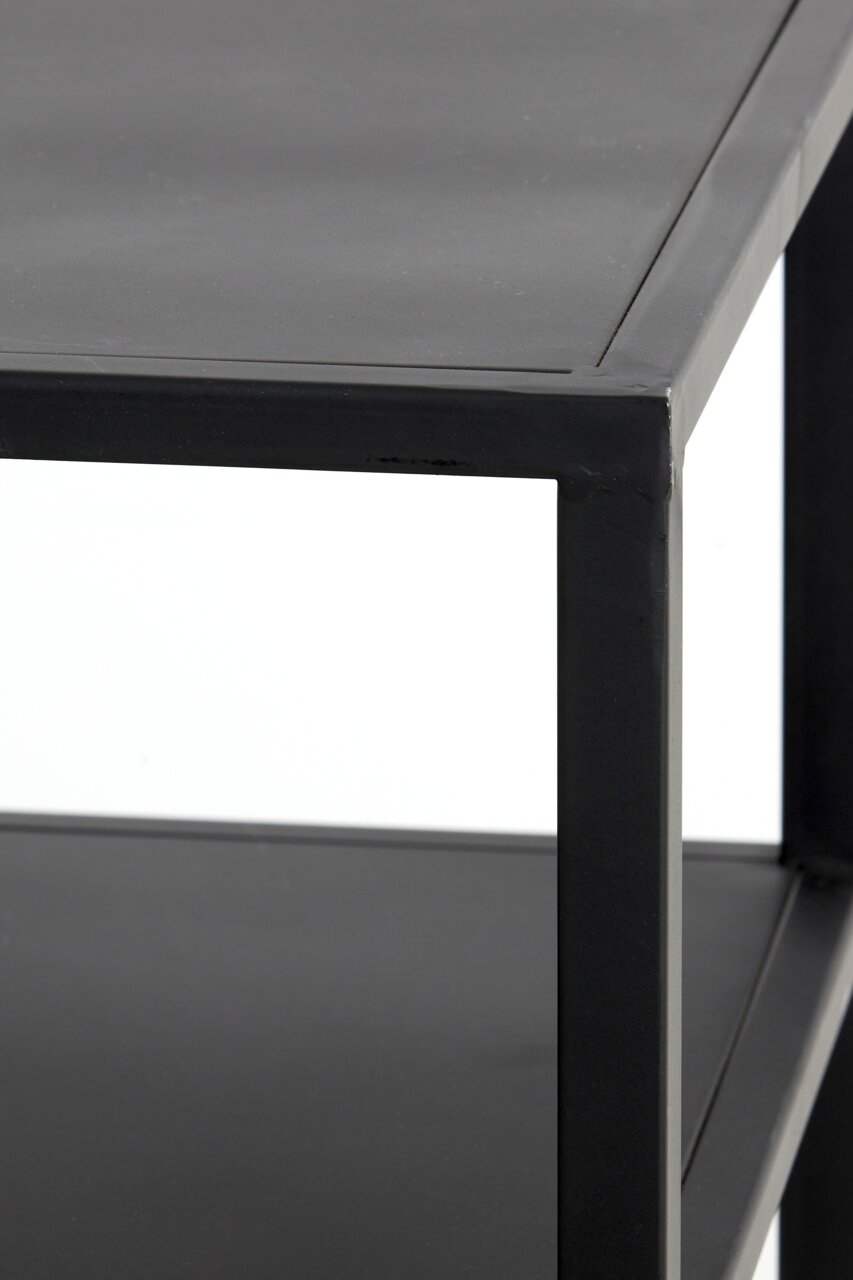 Light&Living Standregal YVANA Nahaufnahme eines offenen schwarzen Metallregals mit klaren Linien und moderner Ästhetik, seitliche Perspektive.