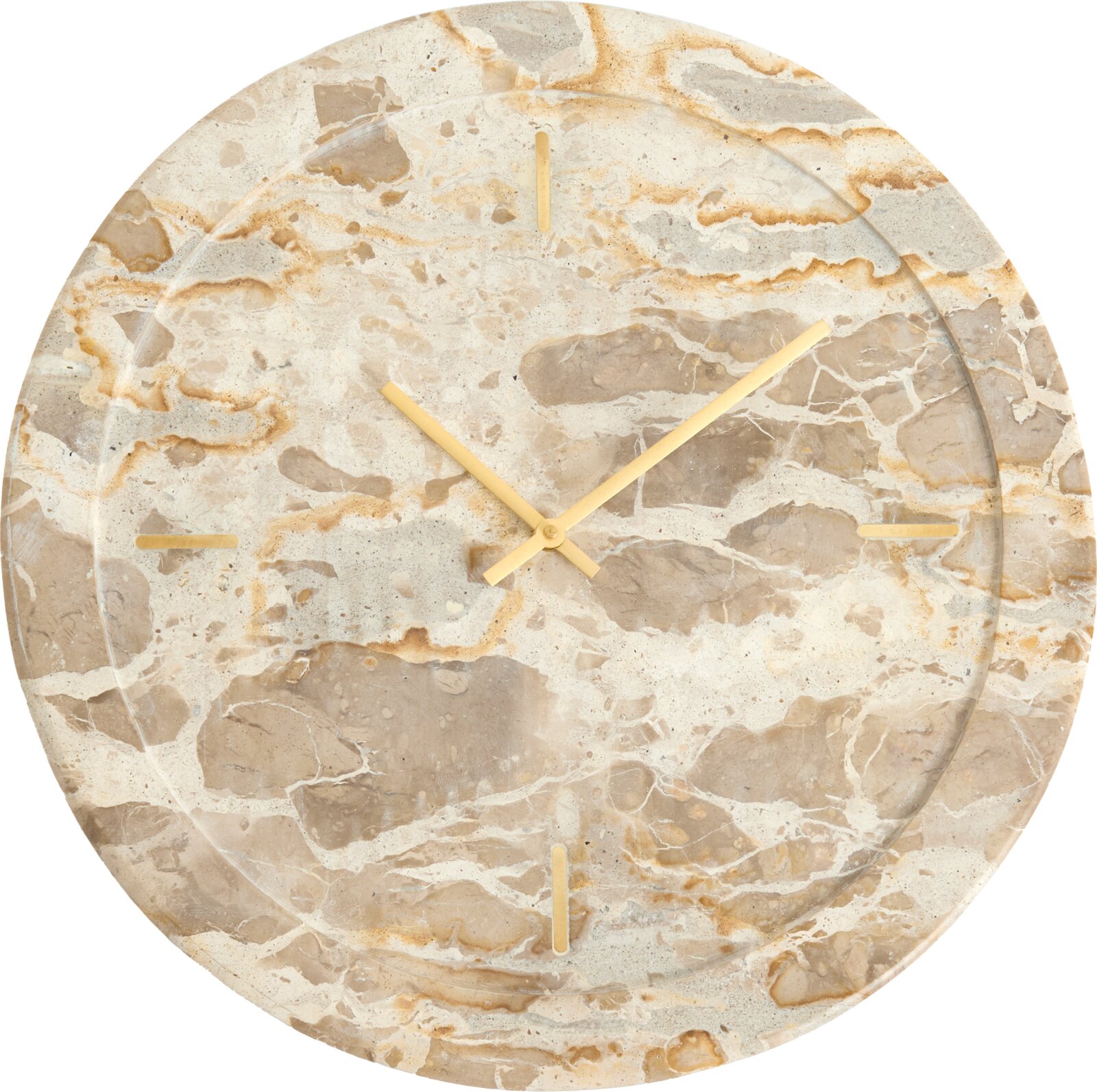 Vooraanzicht van een ronde wandklok met beige marmerlook, goudkleurige wijzers en minimalistische uurmarkeringen