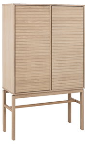 Hochschrank aus hellem Holz mit zwei Türen, seitliche Perspektive