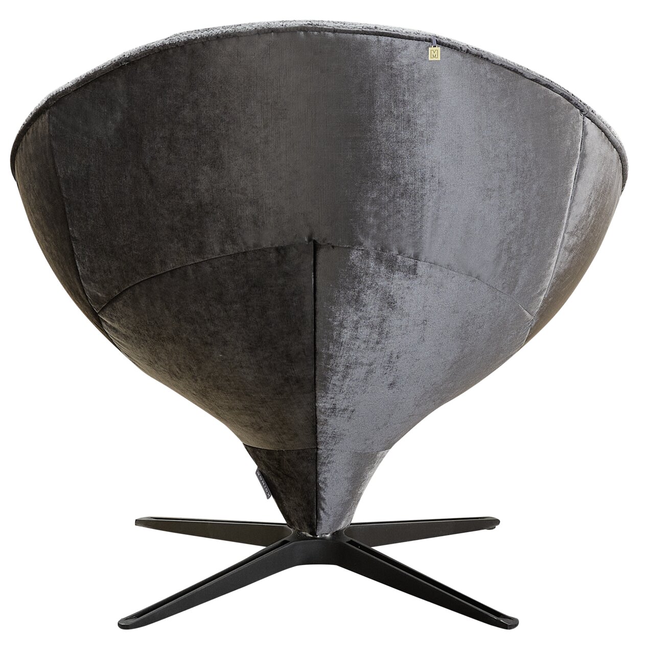 Achterkant van een moderne fauteuil met zwarte stoffen bekleding en een stevig, stervormig metalen onderstel.