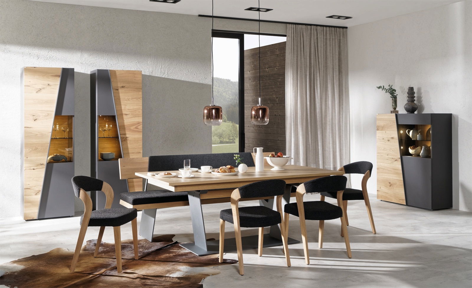 Voglauer Hoogkast BEZATONO LIVING Modernes Highboard aus Holz und Metall in einem stilvollen Esszimmer, seitliche Perspektive