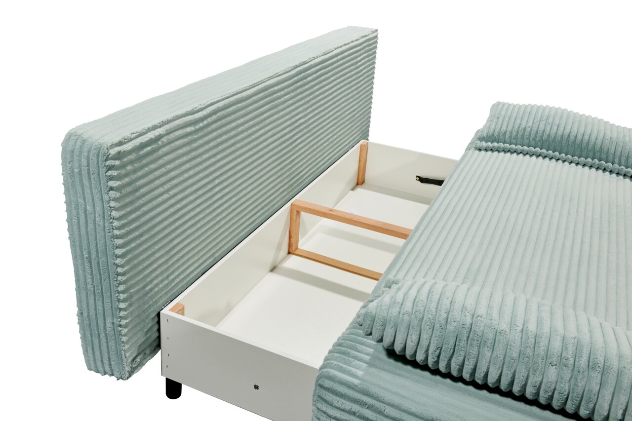 Detailansicht eines Funktionssofas mit hellgrünem, geripptem Stoffbezug und geöffneter Stauraumfunktion.