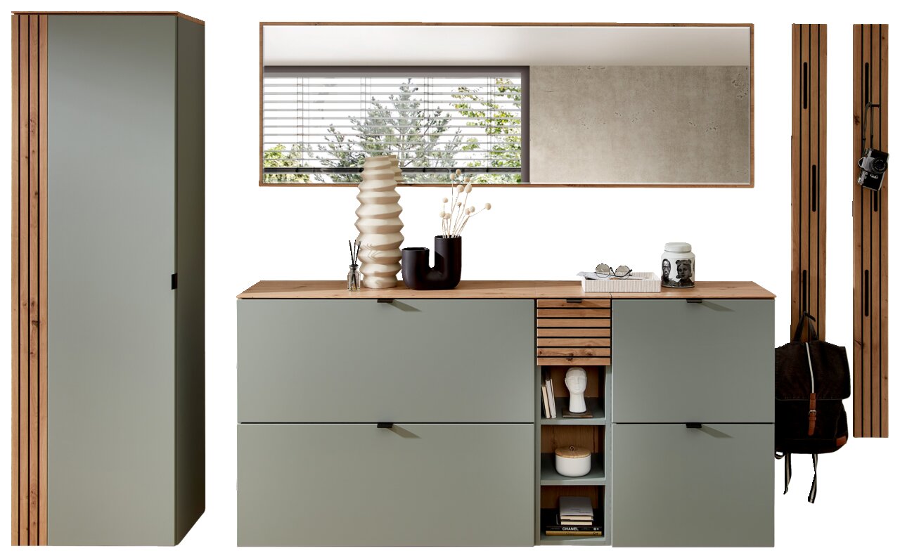 Garderoben-Set DIANA in Schilfgrün mit Holzdetails, bestehend aus einem hohen Schrank, einer Kommode mit Spiegel und zwei Wandpaneelen. Frontalansicht.