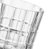 Nahaufnahme eines Whiskyglases SPIRITII 360 ml mit facettiertem Design, seitliche Perspektive
