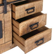 Holzkommode mit drei offenen Schubladen und Metallgriffen, seitliche Perspektive