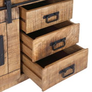 Holzkommode mit drei offenen Schubladen und Metallgriffen, seitliche Perspektive