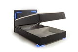 Boxspringbett mit geöffnetem Stauraum, seitliche Perspektive, LED-Beleuchtung am Kopfteil und an den Füßen