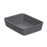 Graue rechteckige Aufbewahrungsbox aus Kunststoff, schräg von oben fotografiert