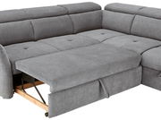 Graues Polsterecksofa MONSERAT mit ausgezogenem Bettkasten, Perspektive von vorne links