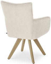 Rückansicht eines Armlehnstuhls mit hellem Stoffbezug und Holzbeinen