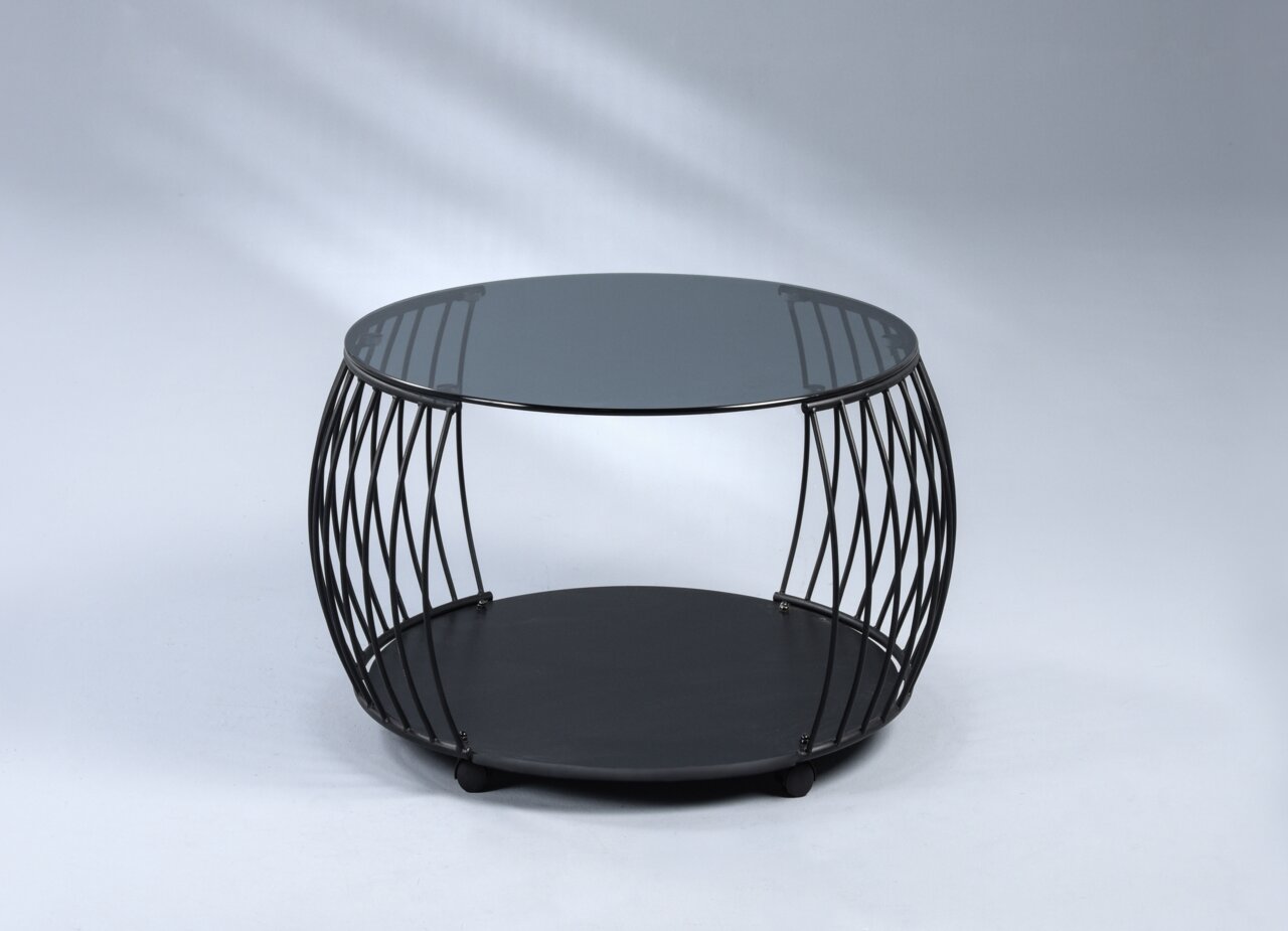Moderner Couchtisch mit rundem Glasplatte und schwarzem Metallgestell, seitliche Perspektive