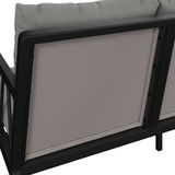 Rückansicht einer Gartenbank mit schwarzem Metallrahmen und grauen Polstern