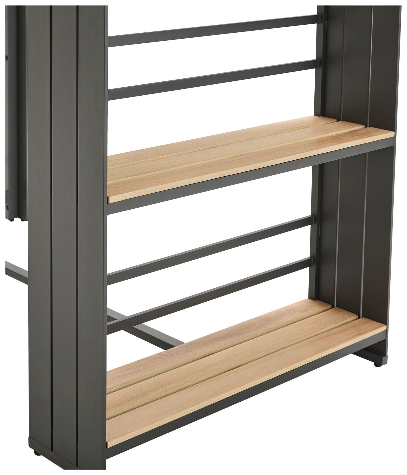 Nahaufnahme eines Bar-Sets mit Metallrahmen und Holzböden, seitliche Perspektive