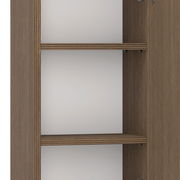 Nahaufnahme eines Hängeschranks mit zwei Regalböden in Holzoptik, seitliche Perspektive