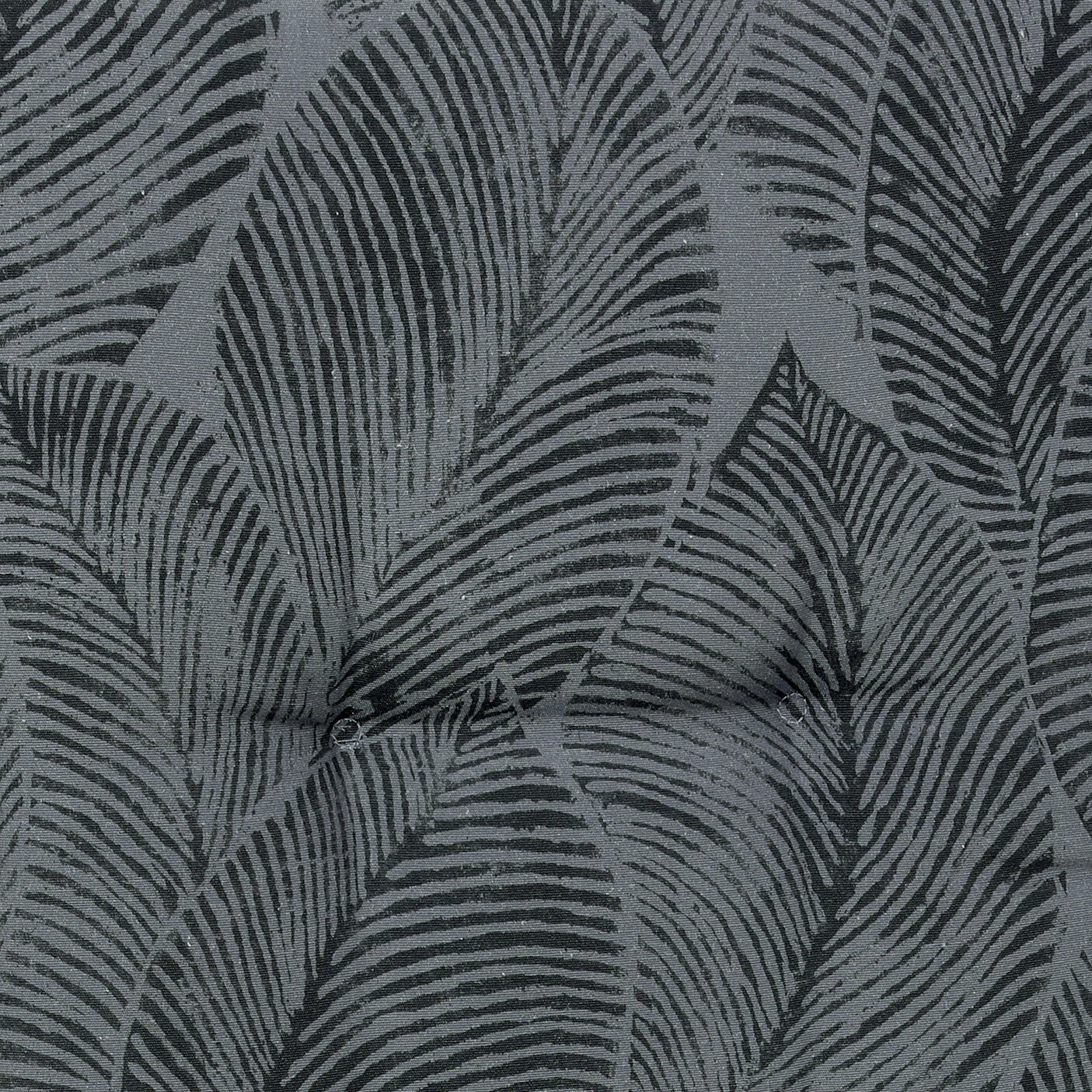 Nahaufnahme einer Sesselauflage mit grauem Blattmuster