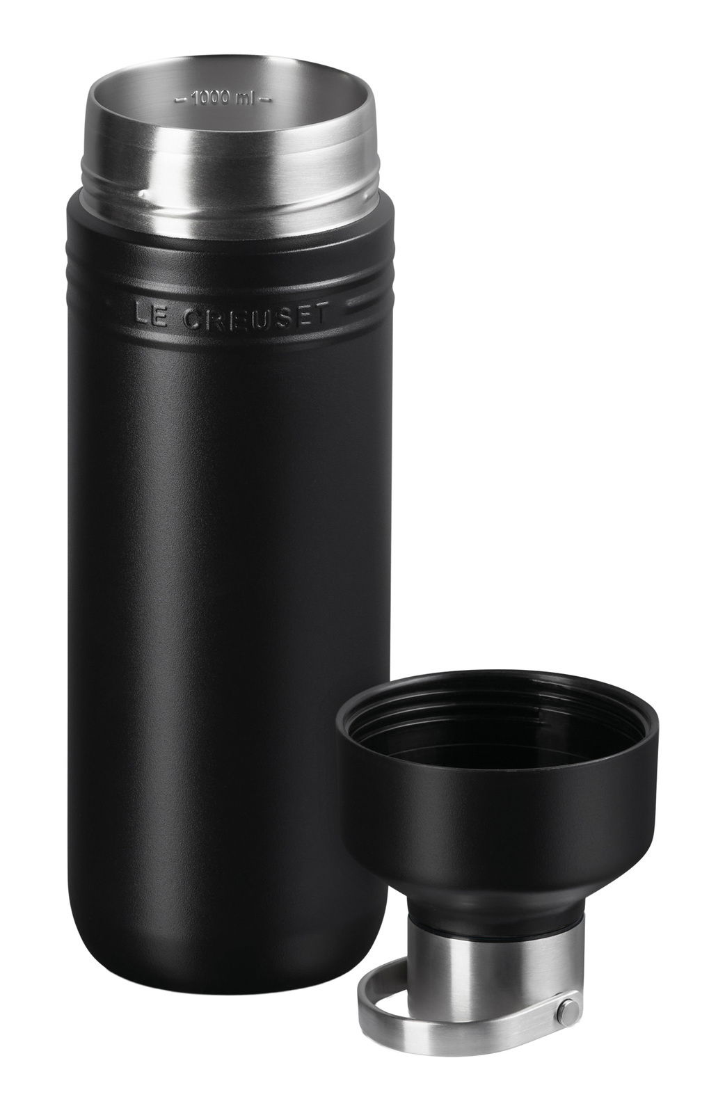 Schwarze, matte 1-Liter-Trinkflasche mit abgenommenem Deckel, seitliche Perspektive