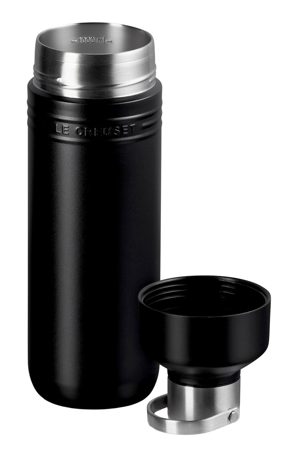 Schwarze, matte 1-Liter-Trinkflasche mit abgenommenem Deckel, seitliche Perspektive