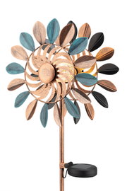 Dekorative Solarleuchte in Form einer stilisierten Blume mit bunten Blättern, seitliche Perspektive.