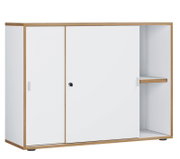 Modernes Sideboard in Weiß mit Holzrahmen, zwei Türen und offenem Fach rechts, freigestellt in frontaler Ansicht.