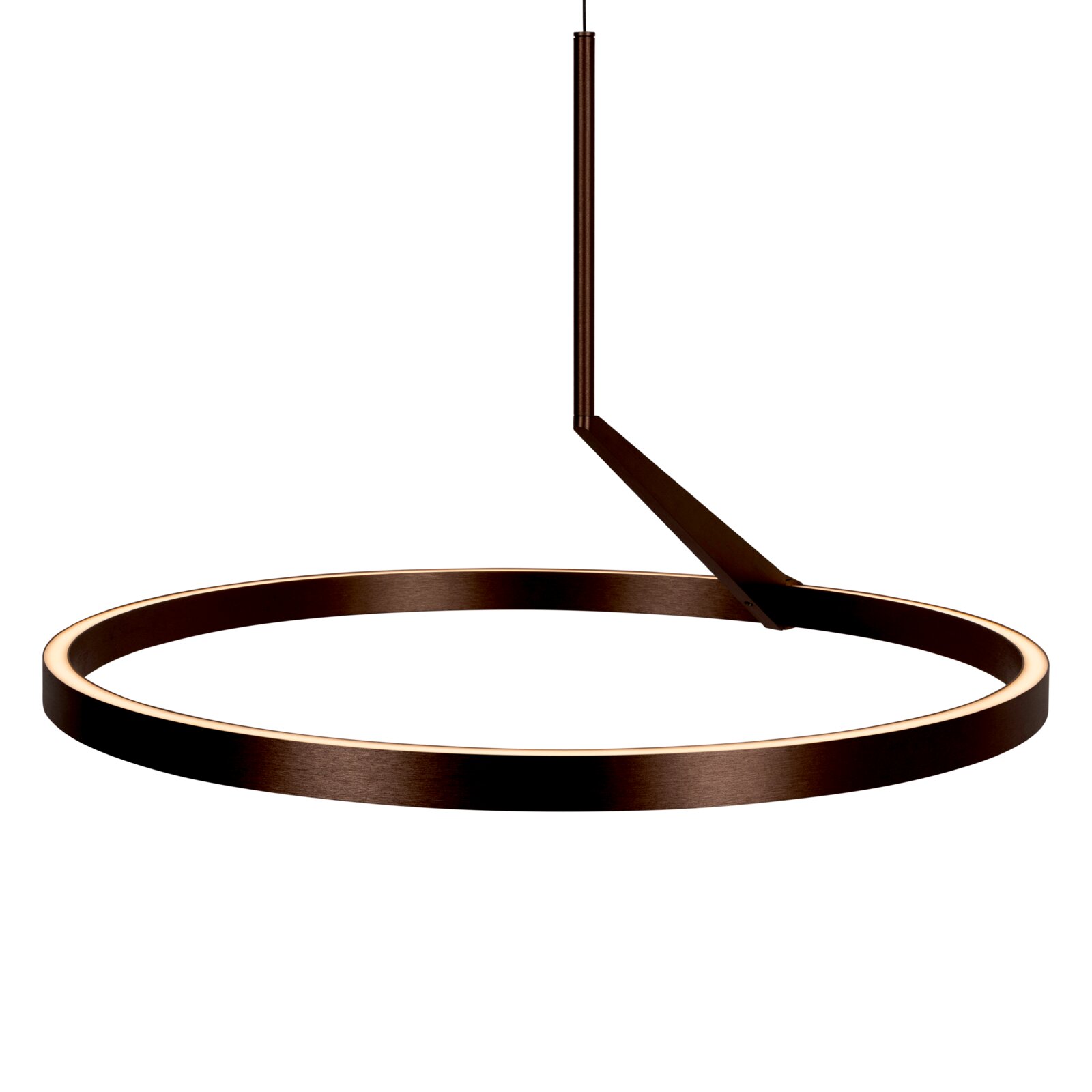 Runde LED-Pendelleuchte als schmaler Ring in dunkler Bronze/Schwarz mit warmweißem Lichtband, an Stab und schräger Strebe aufgehängt, Produktansicht schräg von der Seite vor weißem Hintergrund
