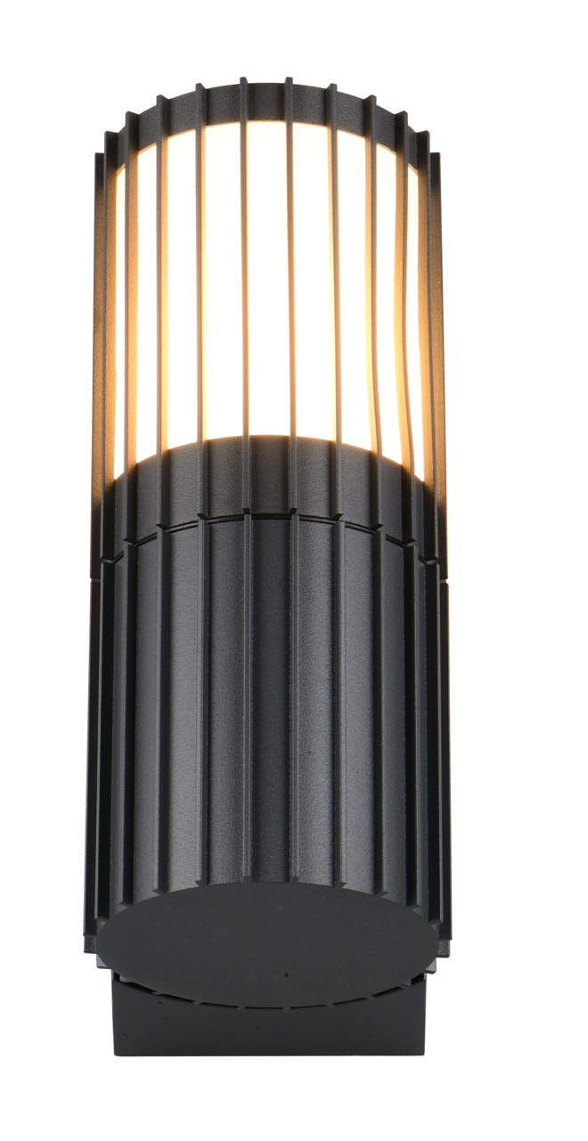 Moderne Aussenwandleuchte mit vertikalen Streben, leuchtend, aus der Frontalperspektive.