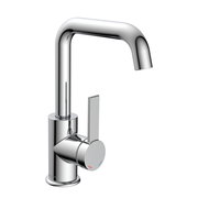 Moderne Waschtischarmatur aus Chrom in seitlicher Perspektive