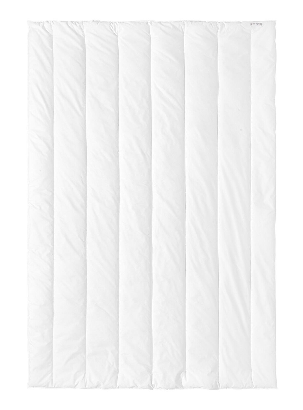 Ganzjahresdecke 155x220cm in Draufsicht, weiße Steppdecke mit vertikalen Nähten