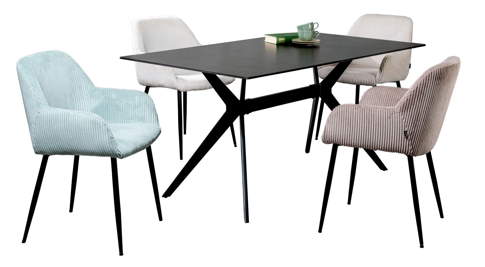 Esszimmer mit vier Armlehnstühlen in verschiedenen Farben um einen schwarzen Tisch, seitliche Perspektive