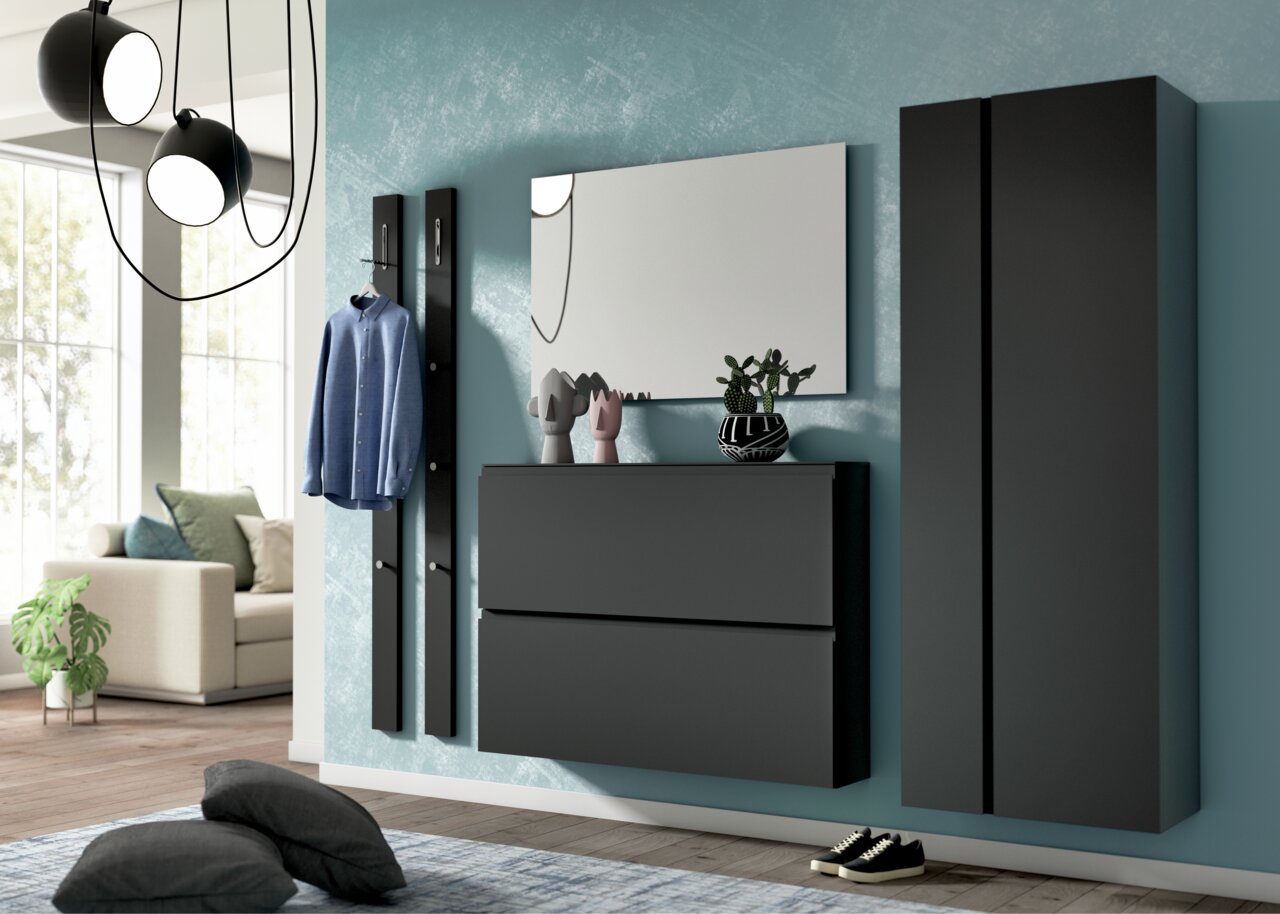 Moderner Eingangsbereich mit hängendem Schuhschrank, Garderobenpaneel und Spiegel in dunklem Design, seitliche Perspektive.
